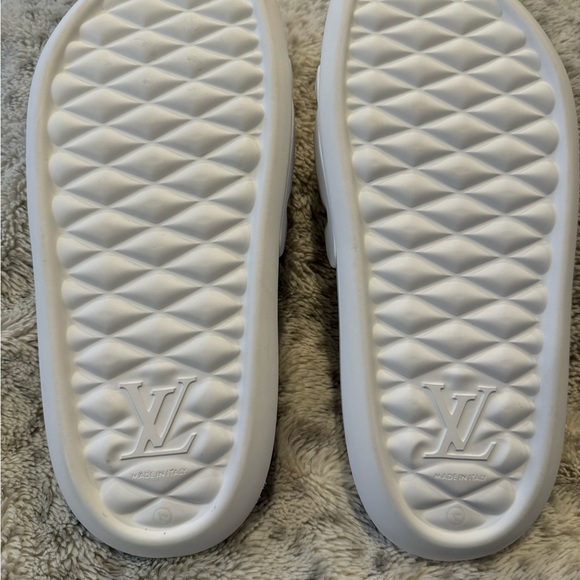MENS SIZE 7 authentic  100% genuine Louis Vuitton waterfront slides - Picture 2 of 10